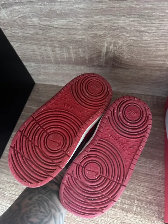 Basket Nike Jordan noir et rouge T25 - photo numéro 7