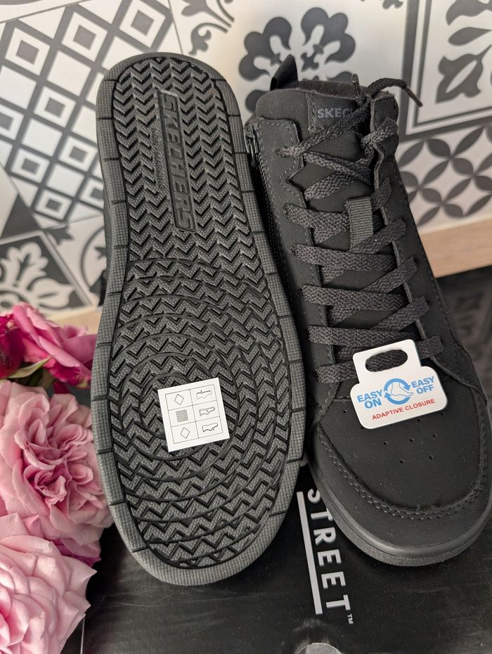 Chaussures garçon  chaudes. Taille 35. Neuf. Skechers - photo numéro 4