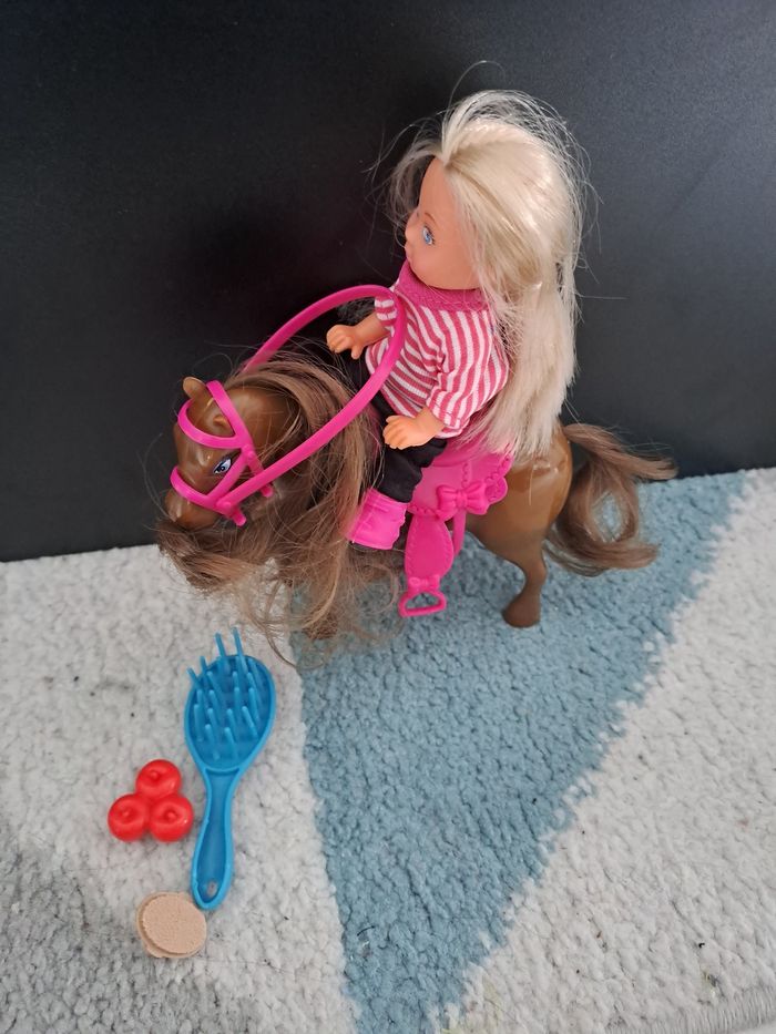 Cheval avec petite fille - photo numéro 3