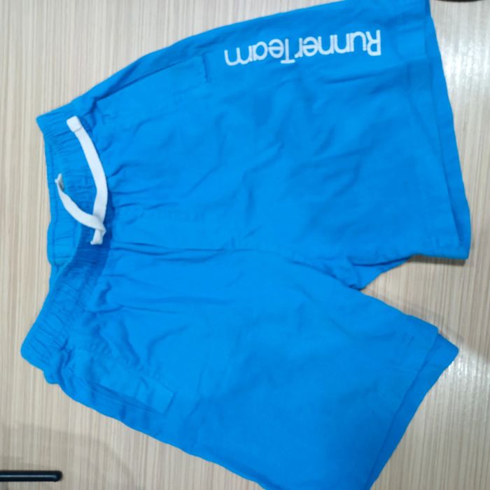 Short bleu