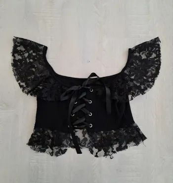 Top dentelle noir - Taille S - laçage - sexy