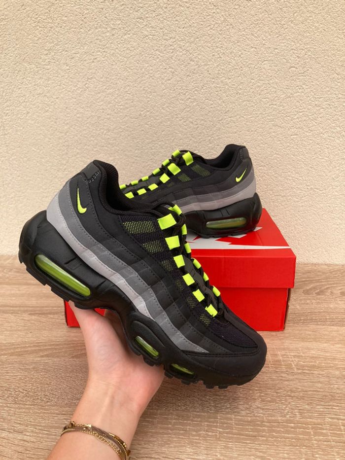 Baskets Basses Nike Air Max 95 Black Néon vert Fluo - Taille 40
