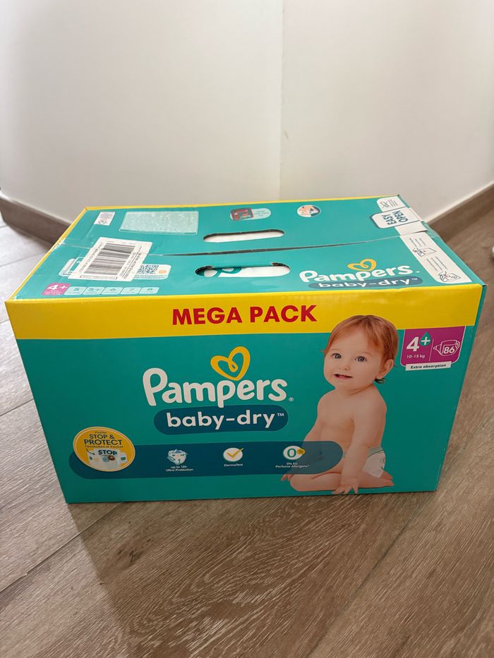 Couche Pampers babay dry taille 4+ neuf