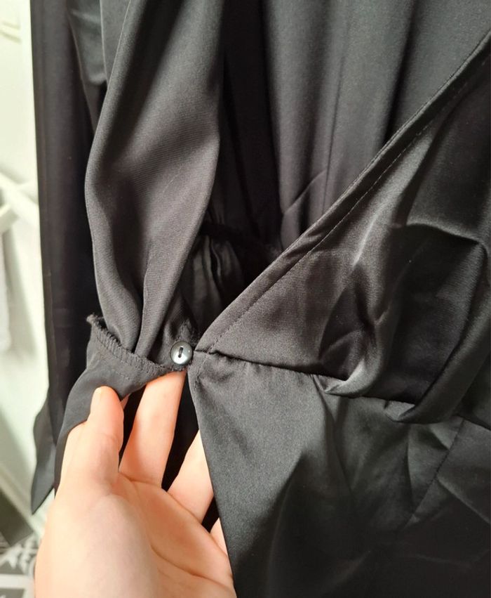 Robe noire satinée marque PIECES taille S - photo numéro 6