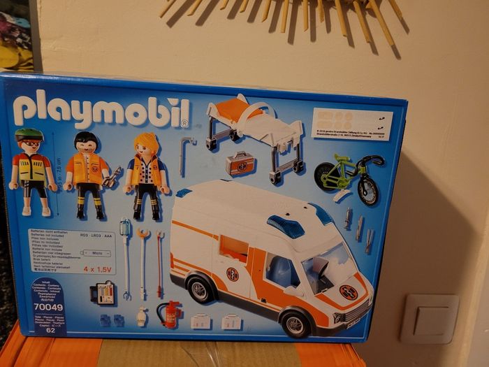 Ambulance playmobil - photo numéro 2
