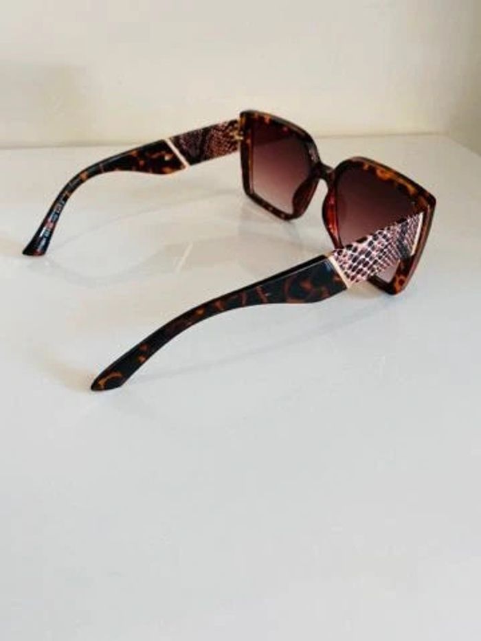 Lot de deux lunettes de soleil marron et noir UV protection catégorie 3 - photo numéro 18