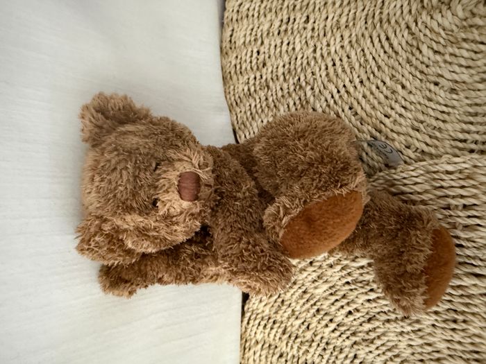 Peluche ours LES PETITES MARIE marron endormi couché