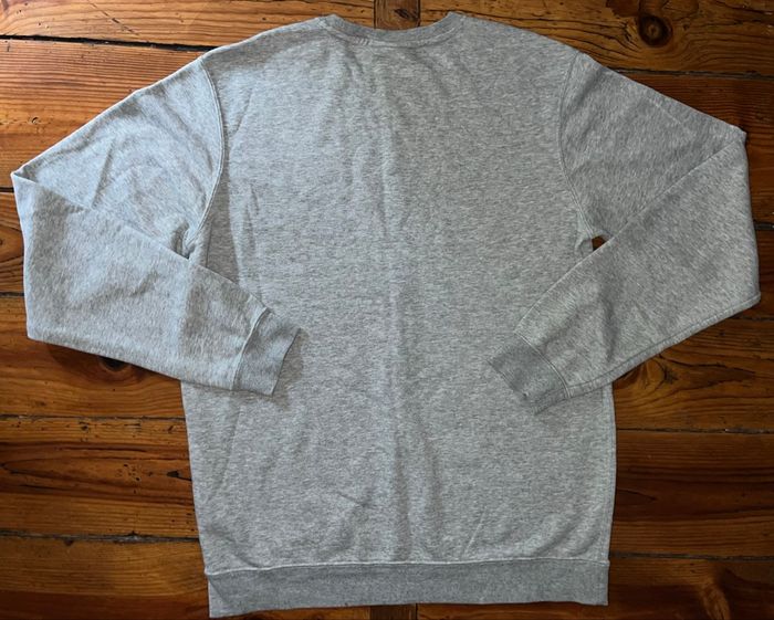 Sweat nike gris sans capuche homme Taille M parfait état - photo numéro 2