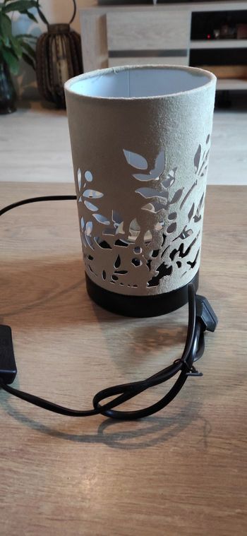 Lampe à poser neuve en suédine