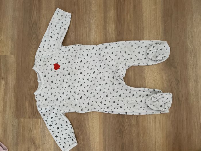 Lot pyjamas 12 mois - photo numéro 2