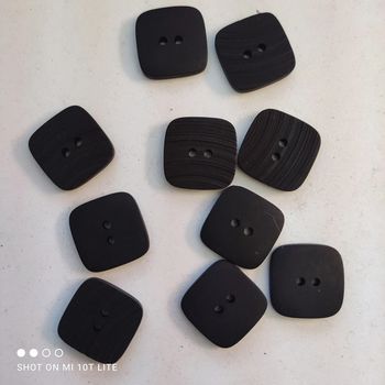 Lot de 10 Boutons carrés noirs