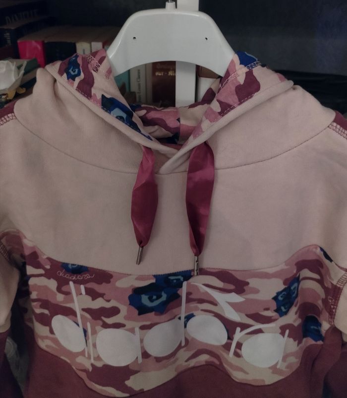 Magnifique Sweat à Capuche "Diadora" 80% coton très peu porté - photo numéro 2