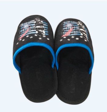 paire de pantoufles garçon noire et bleu pointure 33 inextenso passées en machine