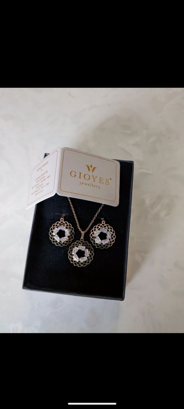 Magnifique parure Gioyes plaqué or 24 carats sertis de zirconiums. - photo numéro 4