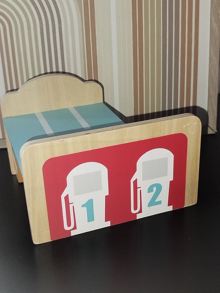 🟣 Djeco Petit garage en bois et véhicules - photo numéro 7