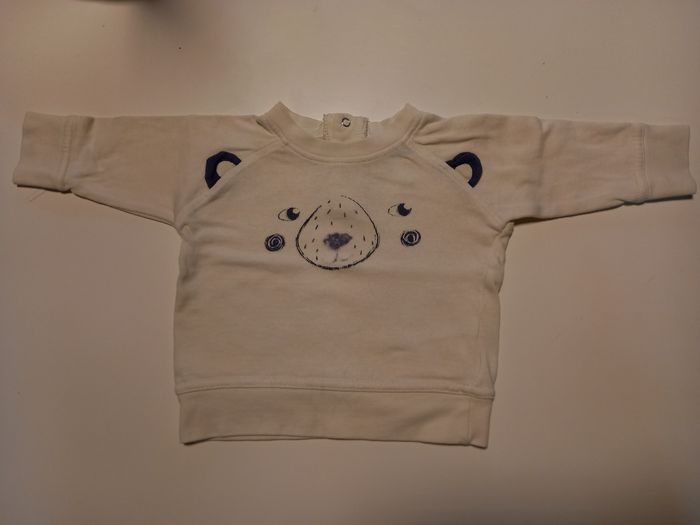 Pull avec tête d'ours.