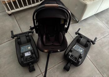Base isofix joie et son cosy 