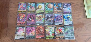 Lot de 18 cartes pokémon V japonaise