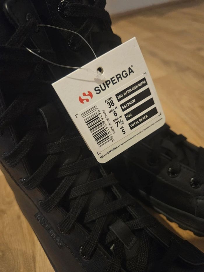 Bottines en cuir noires Superga neuves jamais portées dans leur boîte d'origine taille 38 - photo numéro 2