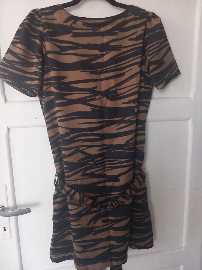 Robe courte zébré taille 38 - photo numéro 6