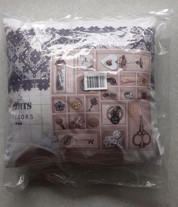 Coussin décoratif "Thingy ciseau écru" imprimé "Les petits trésors"