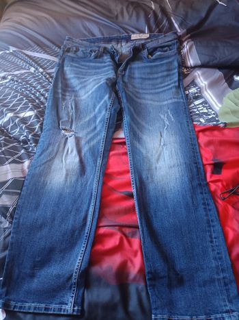 Jean troué taille 46 