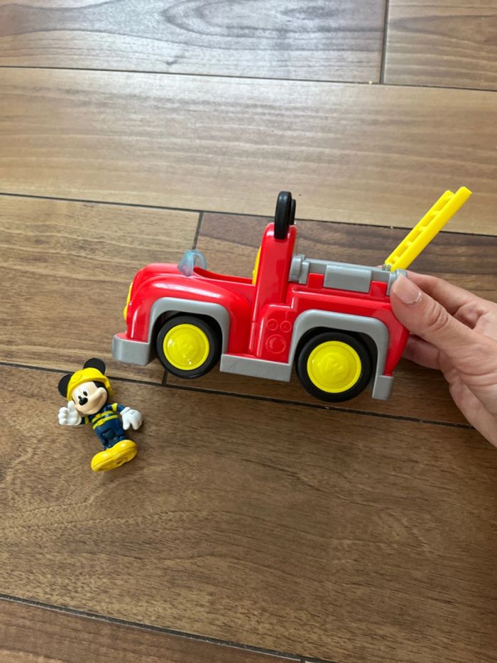 Camion de pompier Mickey avec personnage - photo numéro 3