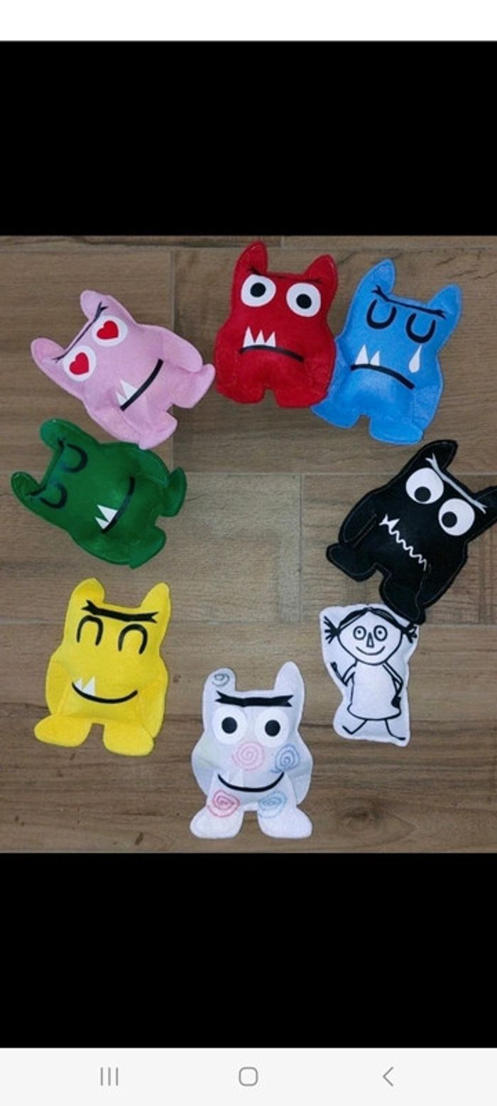 7 Monstres des émotions + petite fille