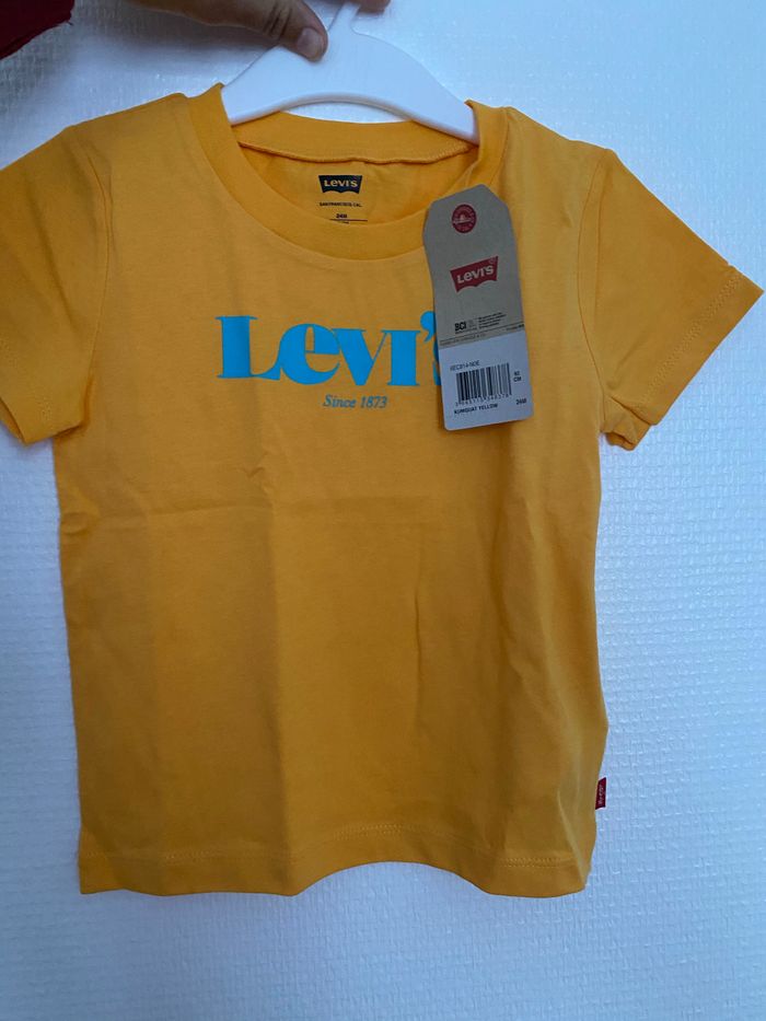 T shirt levis