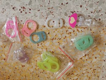 Lot attachés tétines en silicone neuves