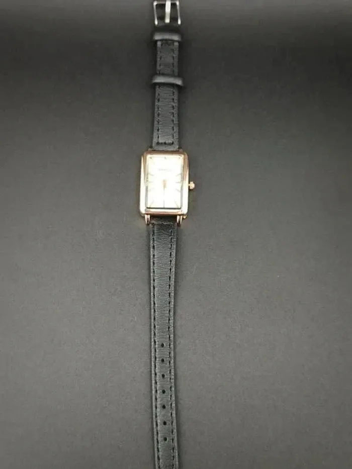 Montre rectangulaire noire & dorée, élégante - photo numéro 3