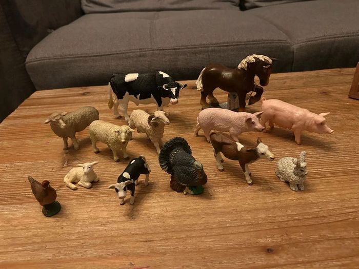 Lot de figurines animaux