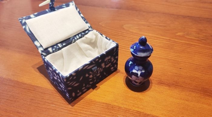 Vase miniature en faïence