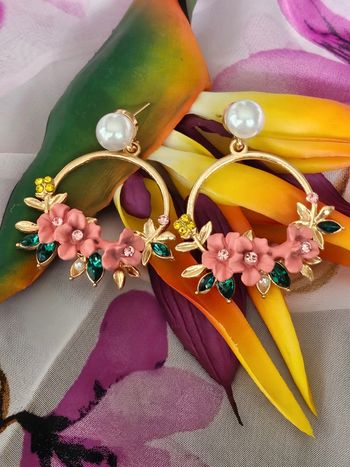 Créoles avec fleurs roses, pierres topaz verte et zirconium colorés en acier inoxydable