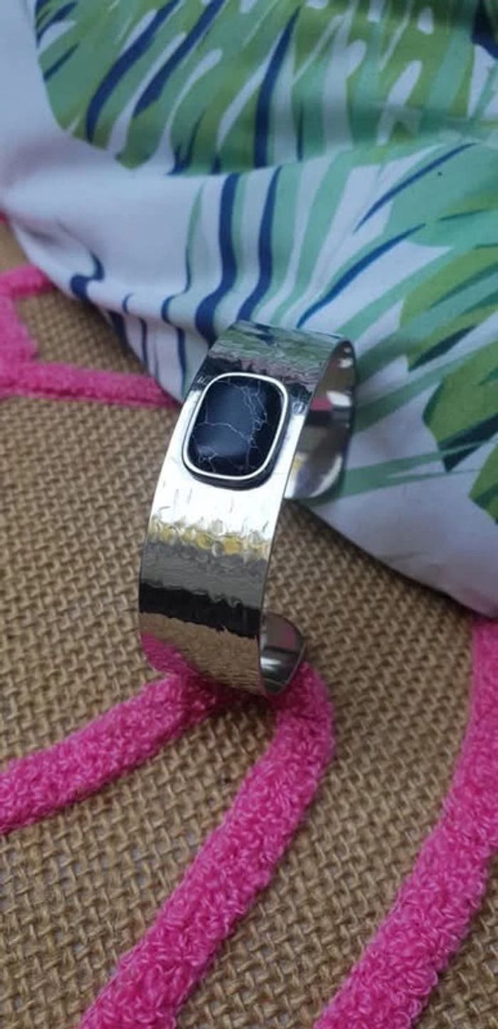 Jonc épais martelé acier inoxydable argent pierre noire réglable - photo numéro 4