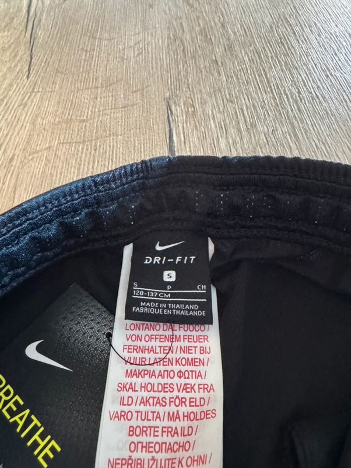 Short Nike dri-fit taille S 8-9 ans neuf avec étiquettes - photo numéro 8