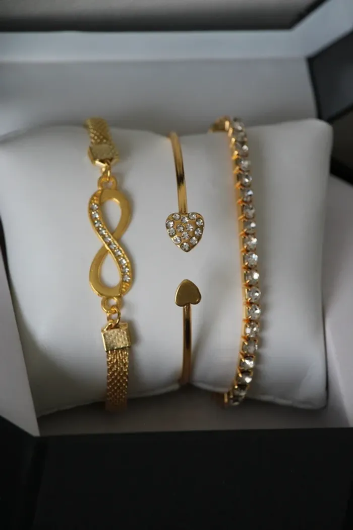 Montre élégante , dorée, marque Geneva + 3 bracelets offerts - photo numéro 14