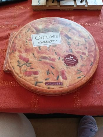 Livre Larousse quiches maison 50 recettes sucrées et salées