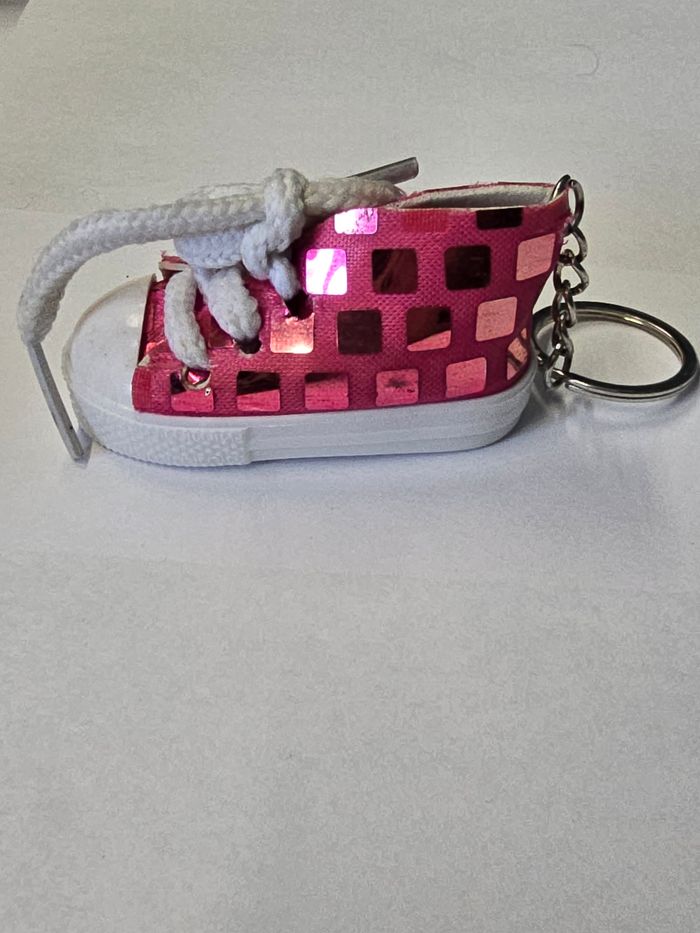 Porte clés chaussures rose - photo numéro 3