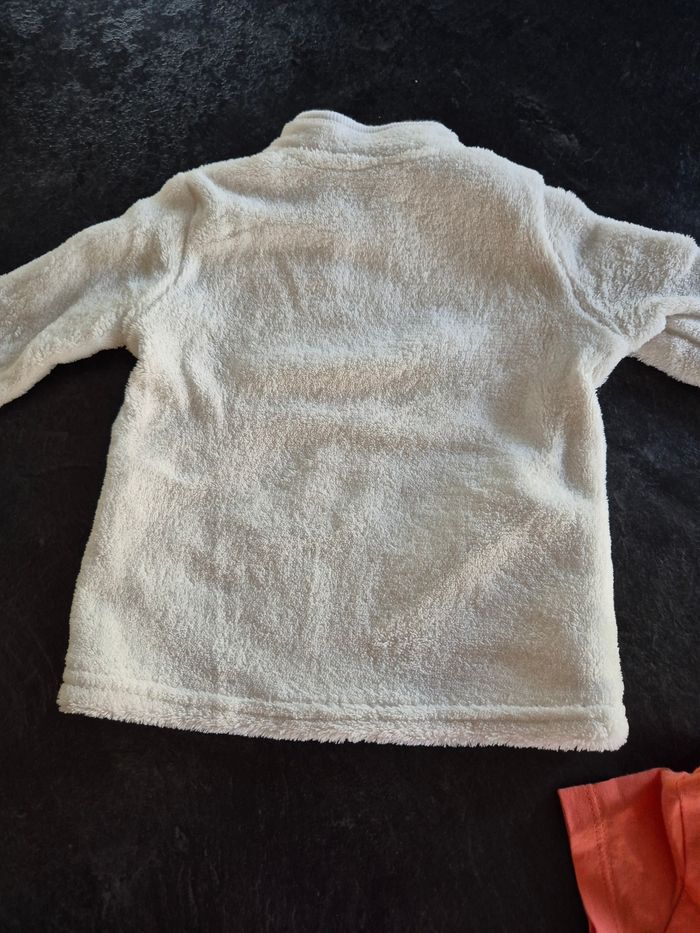 1 tee-shirt et 1 gilet - photo numéro 4