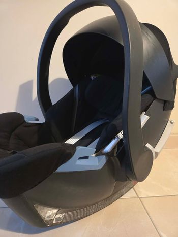 Cosy cybex Aston 5 avec sa base isofix 