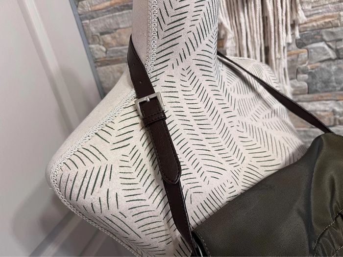 Très beau sac à mains couleur kaki avec fermeture et pression 26/17cm - photo numéro 3