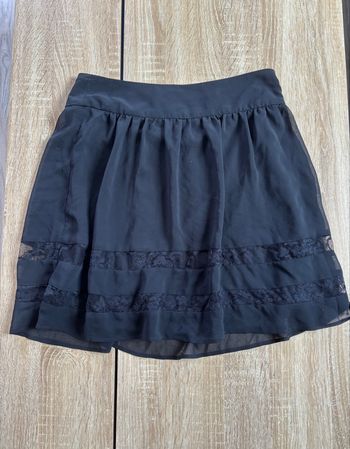 Jupe noir fluide avec dentelle camaïeu très bon état