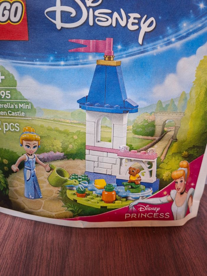 Lego Disney princesse château de cendrillon miniature avec jardin - photo numéro 3