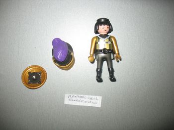 FIGURINE CHEVALIER NOIR ET OR "PLAYMOBIL" - Réf.4602 - n°09