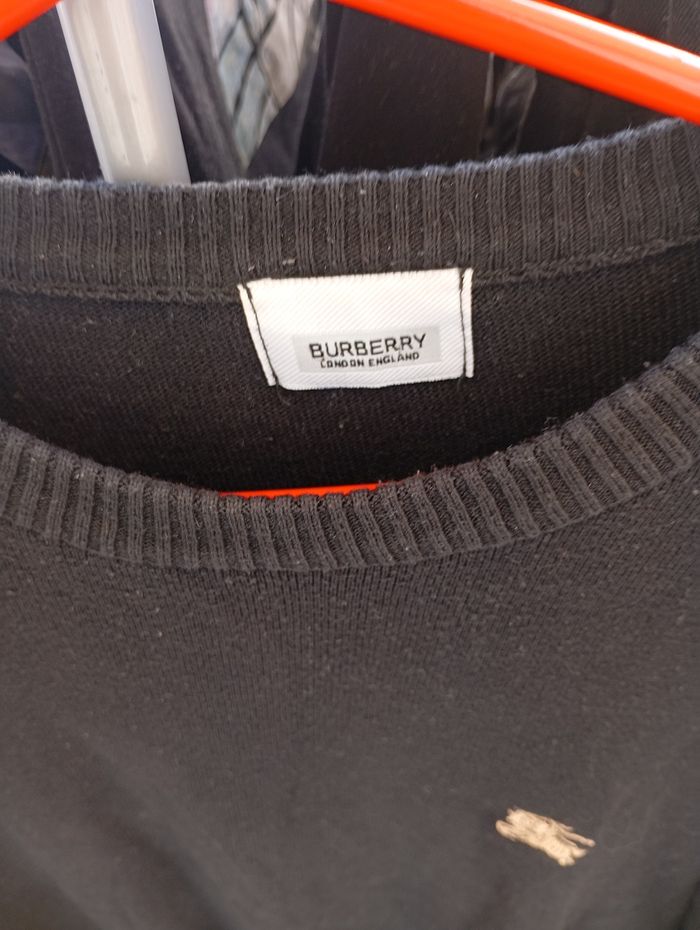 Pull Burberry très bon état - photo numéro 3