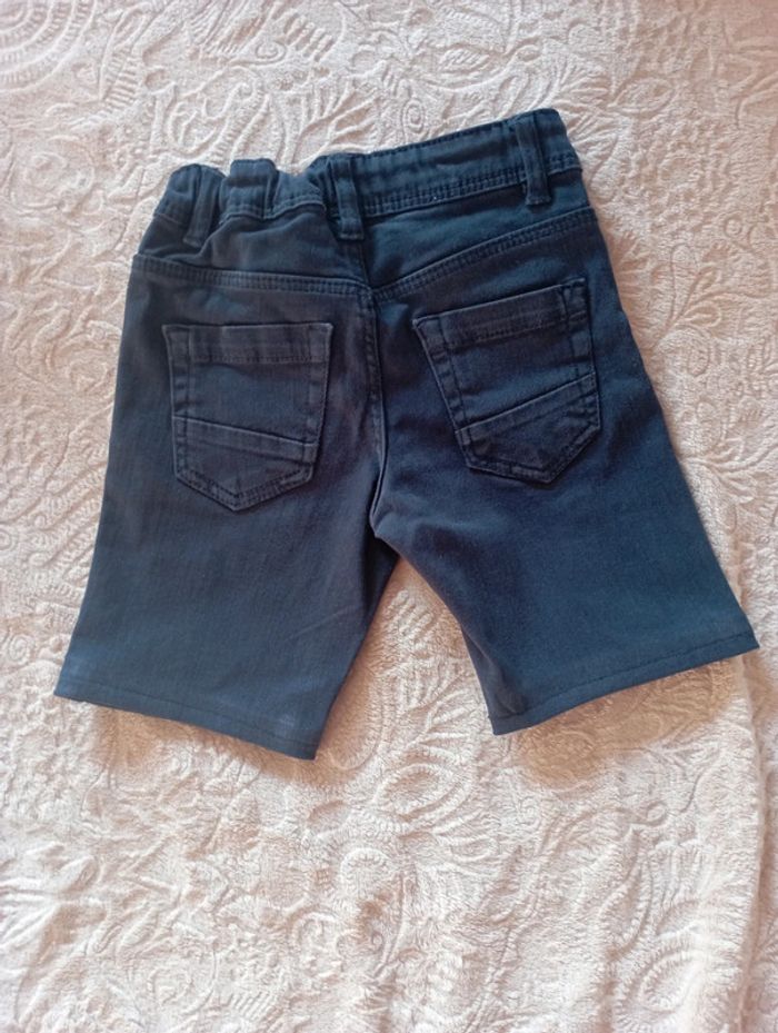 Lot de 2 shorts 4 ans très bon état - photo numéro 5