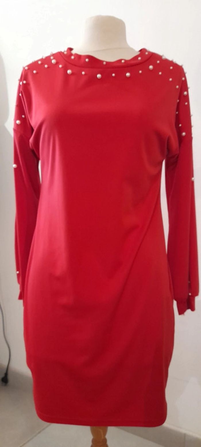 Robe rouge à perles taille 36