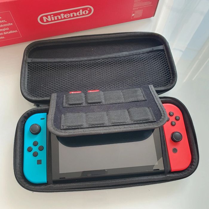 Switch complète + 2 jeux + 2 manettes - photo numéro 6