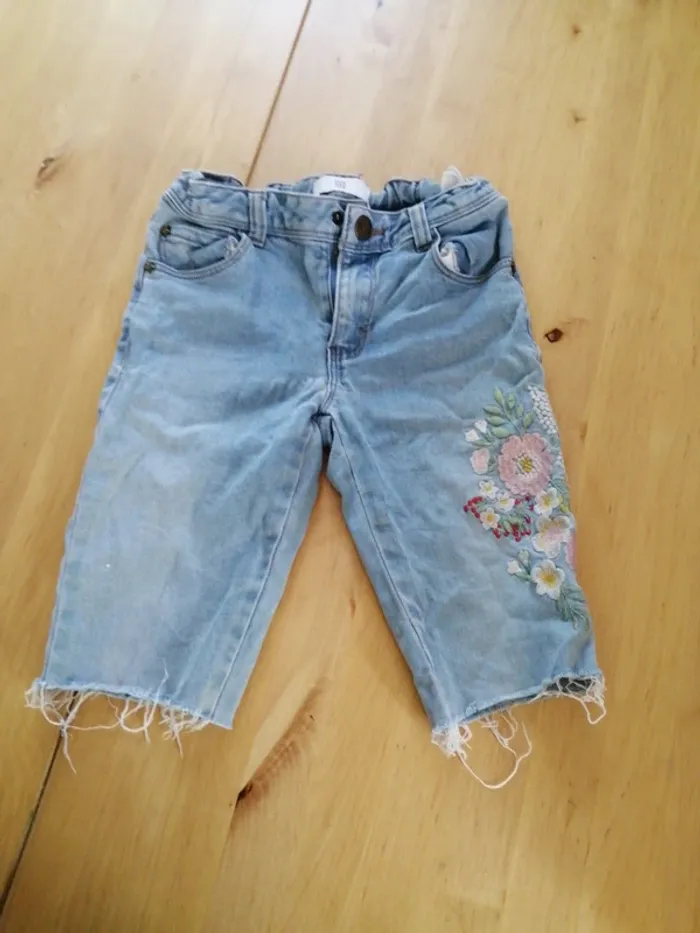 Short jeans fleuri